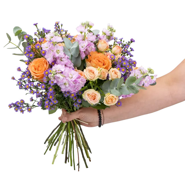 Bouquet of Ecuadorian and spray roses